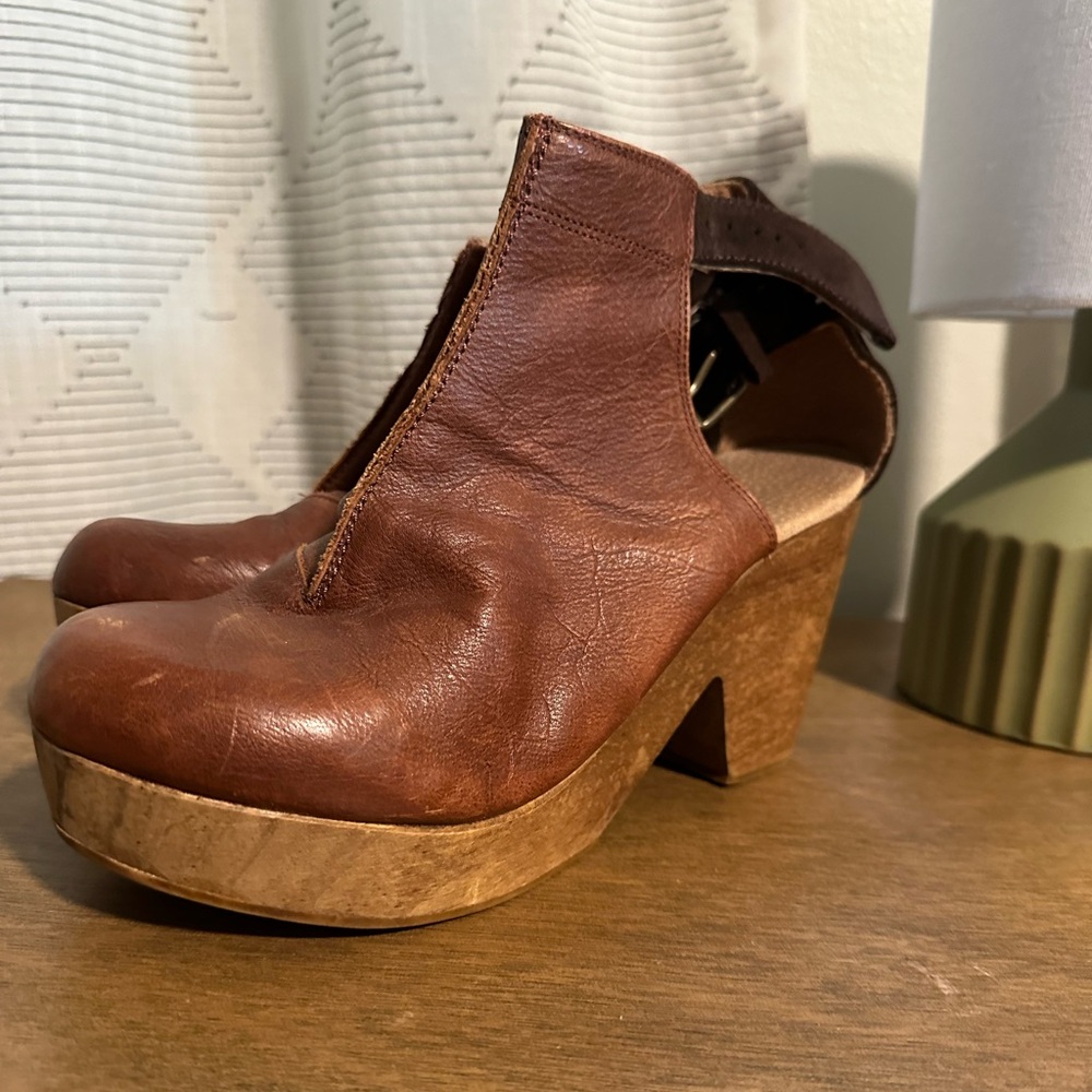FREE PEOPLE AMBER ORCHARD WOODEN BOHO CLOG